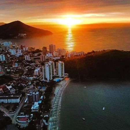 Apartamento Dona Frida Prainha Com Wifi Pe Na Areia Caraguatatuba Exterior photo